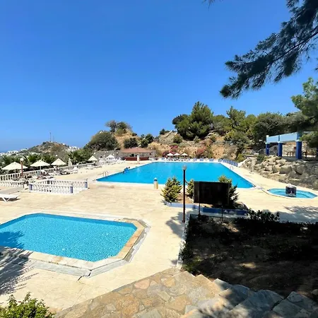 Villa Guemuesluek Βίλα